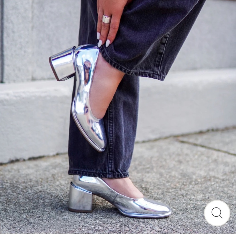 Metallic Silver Heels - Picture 2 of 7